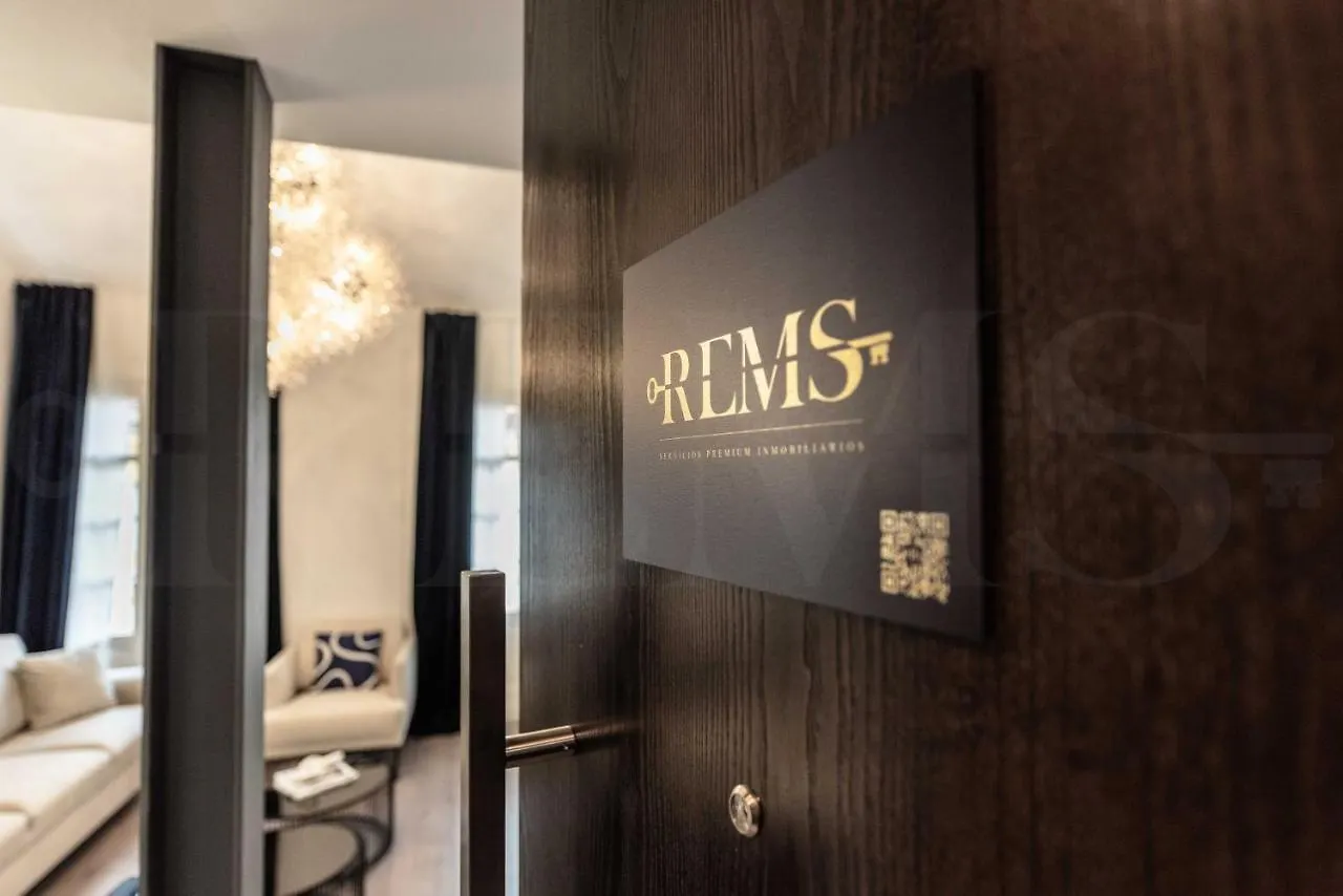 Contemporary Luxe Duplex In The Heart Of Malaga By Rems Apartment 0*,